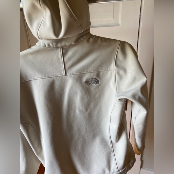 The North Face White Coat - Picture 9 of 9